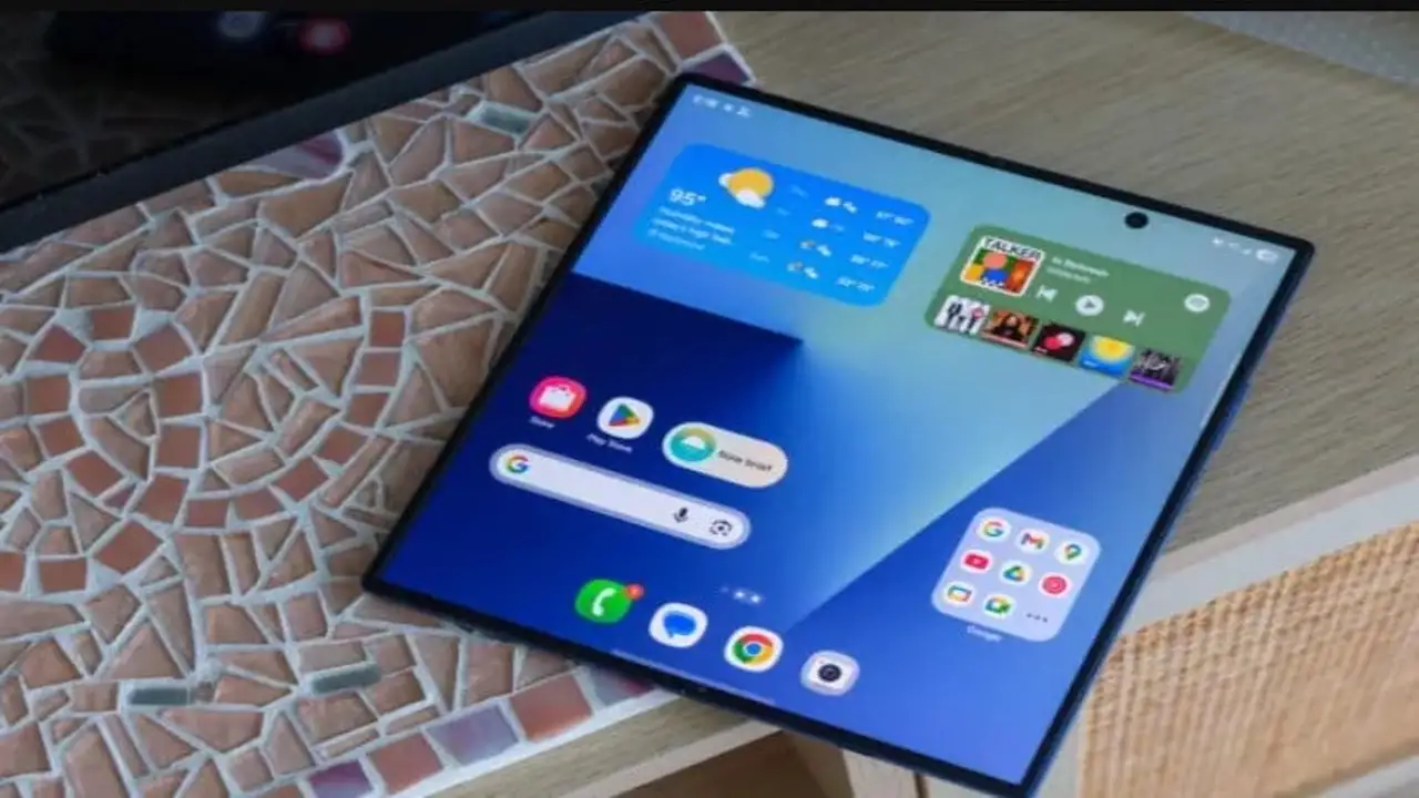 سامسونج تجهز هاتف وايد فولد بشاشة عريضة وبطارية ذات سعة أكبر للأسواق